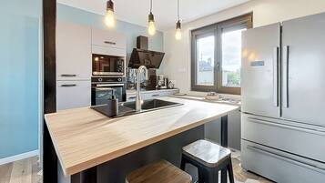 Fridge, microwave, oven, stovetop