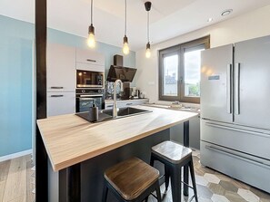 Frigorífic, microones, forn i placa de cuina 