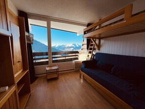 TV - Cozy studio for 2 with balcony in Plan Peisey (Peisey-Nancroix-Plan Peisey)