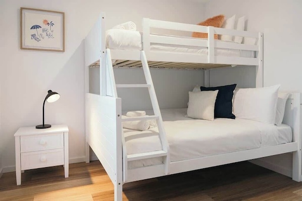 4 bedrooms, iron/ironing board, WiFi, bed sheets
