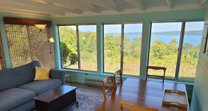 New! Hill Hideaway - Secluded and Peaceful with Incredible Lakeviews!