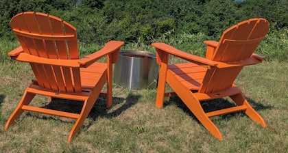 New! Hill Hideaway - Secluded and Peaceful with Incredible Lakeviews!