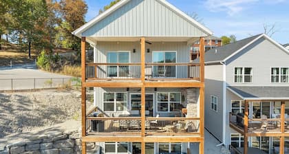 NO STEP ENTRY! Great Location! Private Hot Tub!