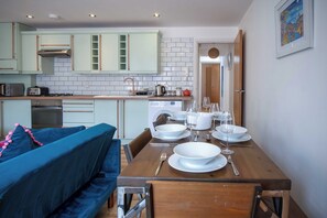 32-inch TV with cable channels - Kensington Apartment - 2 Bedroom - Saundersfoot (Saundersfoot)