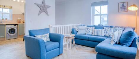 Huoneisto (2 Bedrooms) | Oleskelualue | Televisio