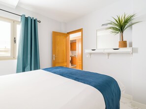 1 habitación, tabla de planchar con plancha, wifi y ropa de cama 