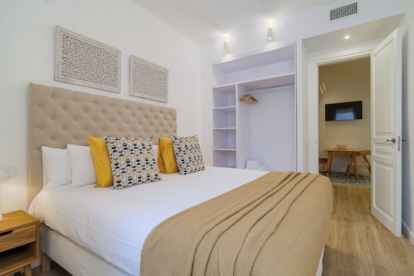 Free WiFi - Welcome to our cozy apartment in Poblenou! You will love it because it's location, close to all the main interesting places in Barcelona and at the same time, away from the noise of the city. (Barcelona)