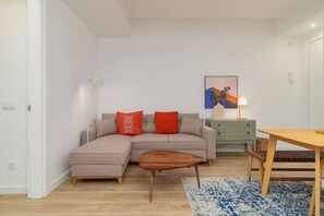 Televisión y oficina 