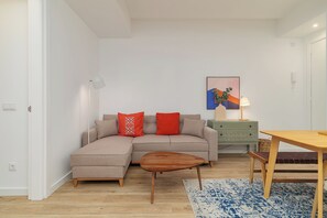 TV, offices - Welcome to our cozy apartment in Poblenou! You will love it because it's location, close to all the main interesting places in Barcelona and at the same time, away from the noise of the city. (Barcelona)