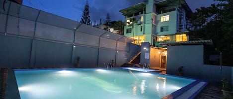 Utomhuspool