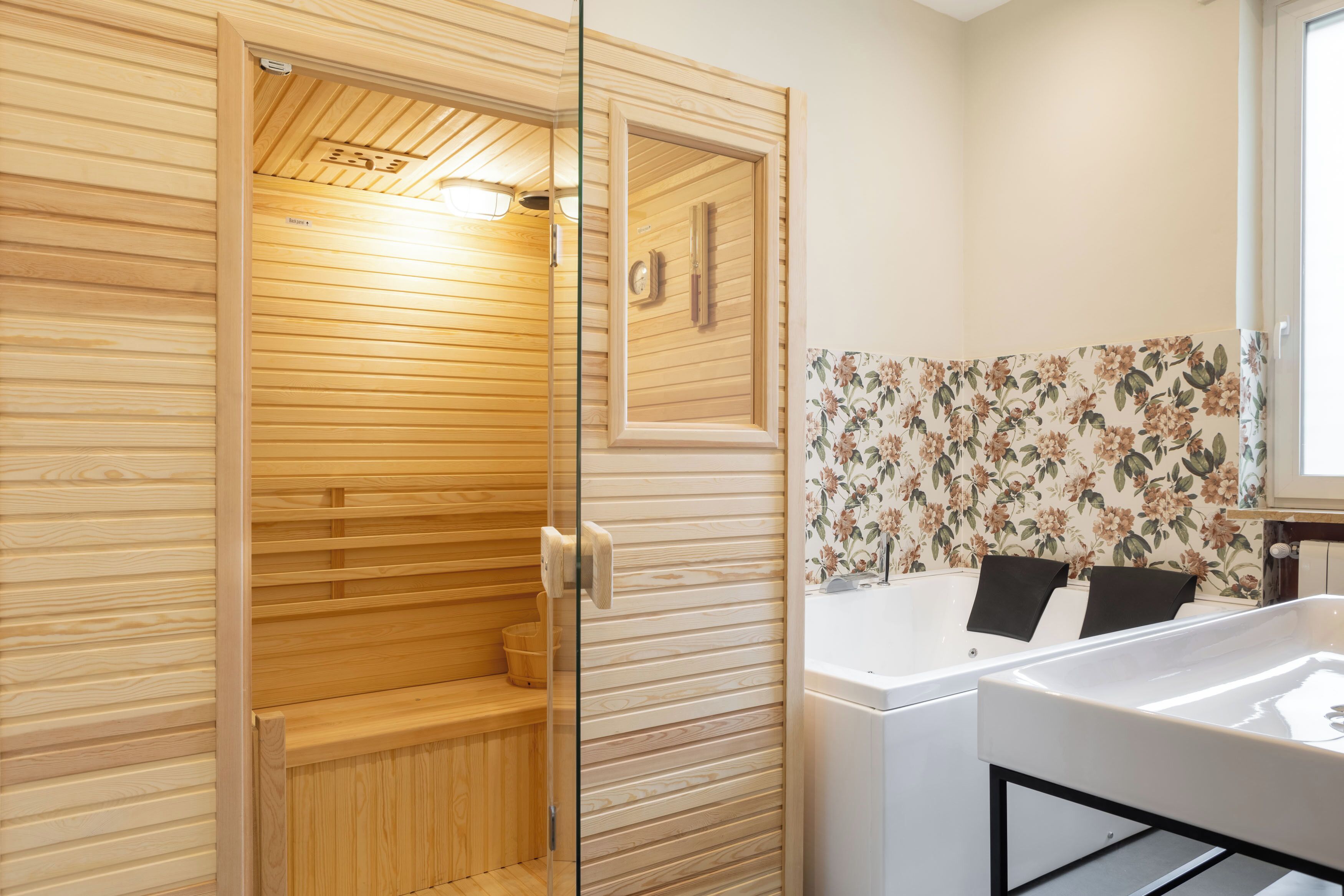 Suite Jacuzzi Sauna Terrace | Kamar mandi | Perlengkapan mandi gratis, pengering rambut, sandal, dan kloset