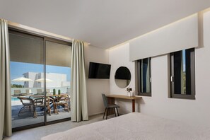 4 habitaciones, tabla de planchar con plancha, wifi y ropa de cama 