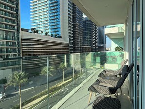 Terrace/patio - Vibrant 1BR Apartment Marina&Ocean View (Dubai)