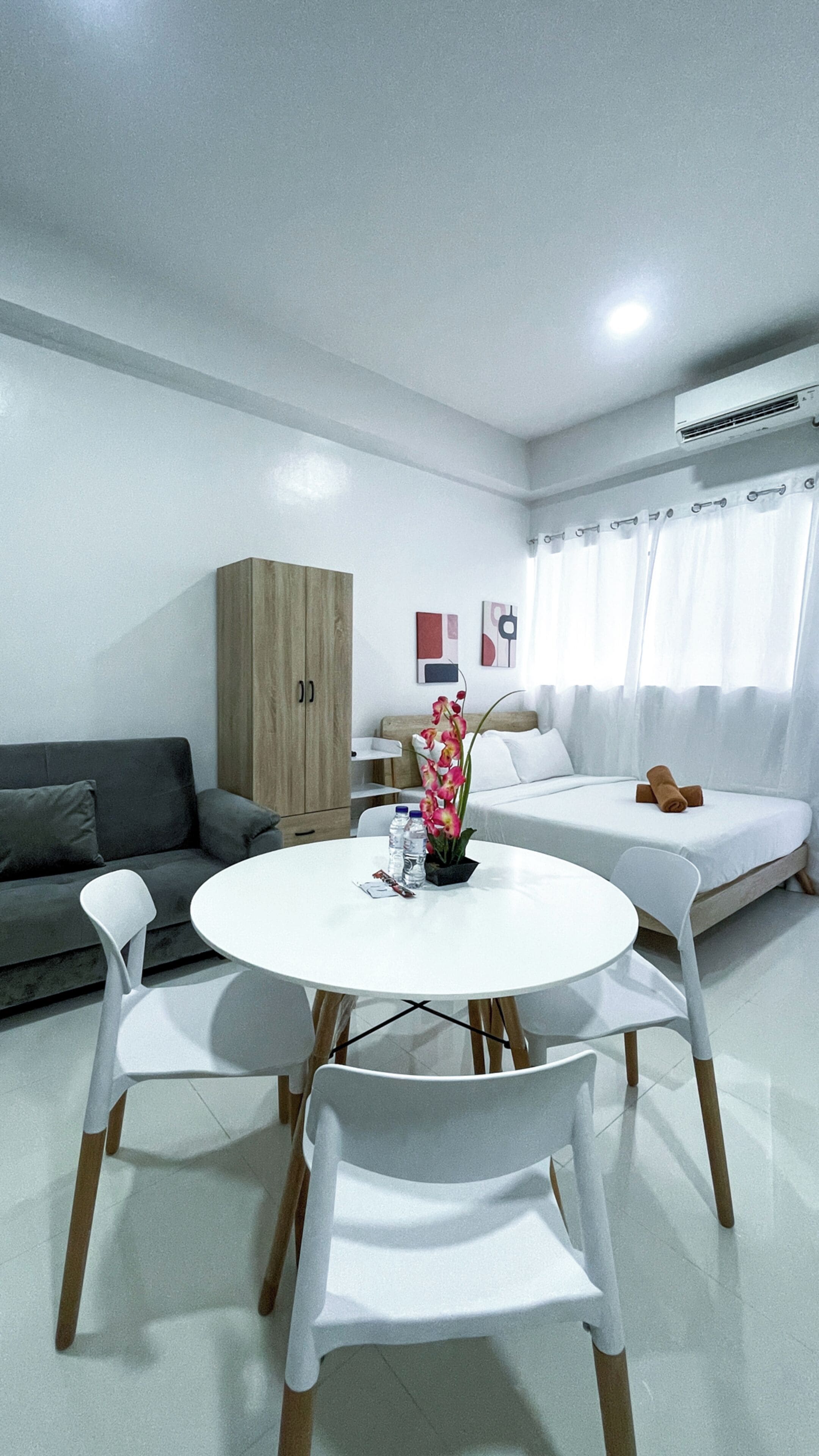 Estúdio família, 1 cama de casal e sofá-cama, sacada, na torre | Opções para refeição no quarto