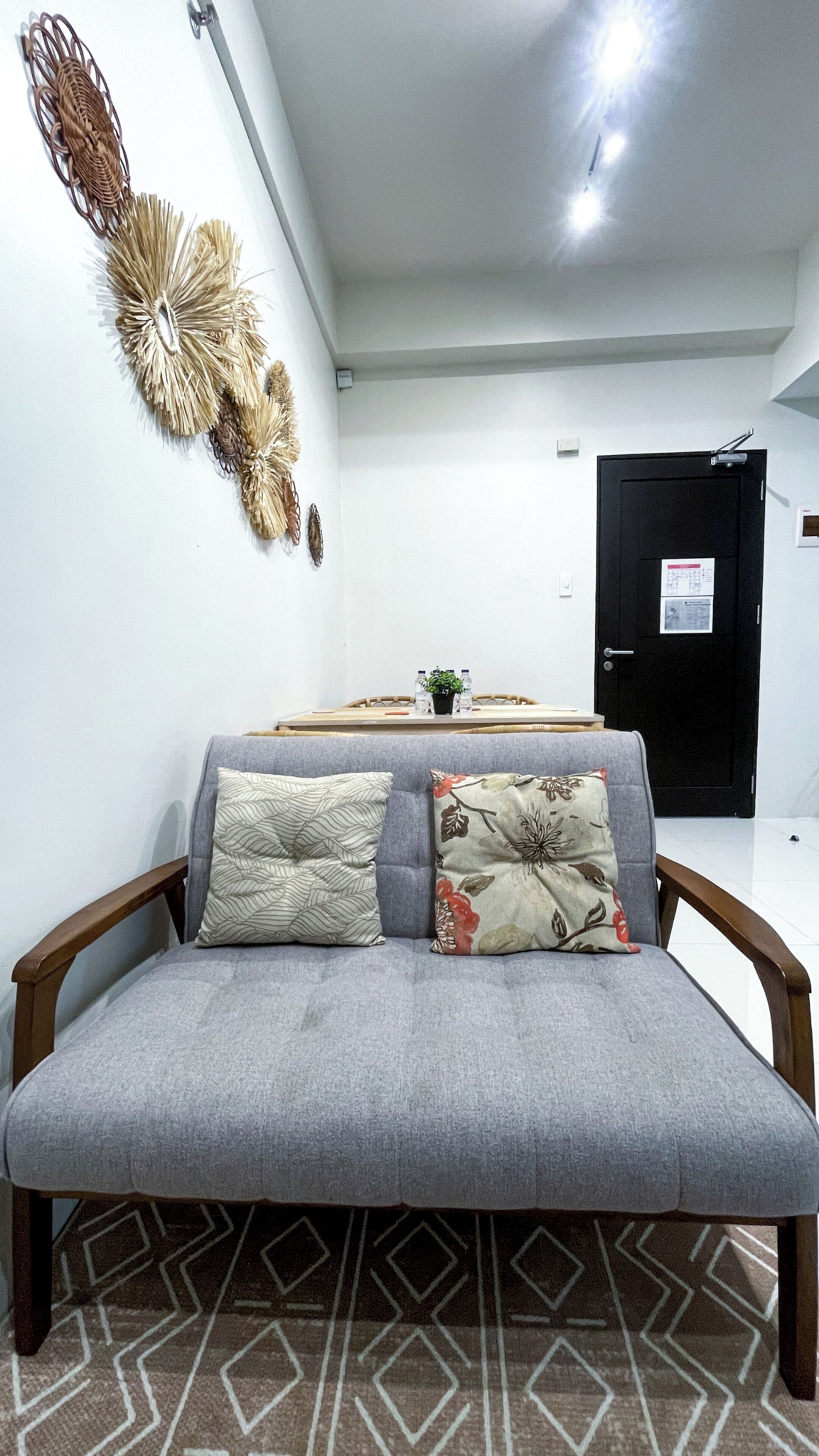 City appartement, 2 slaapkamers, balkon | Woonkamer | Een 32-inch smart-tv met digitale zenders