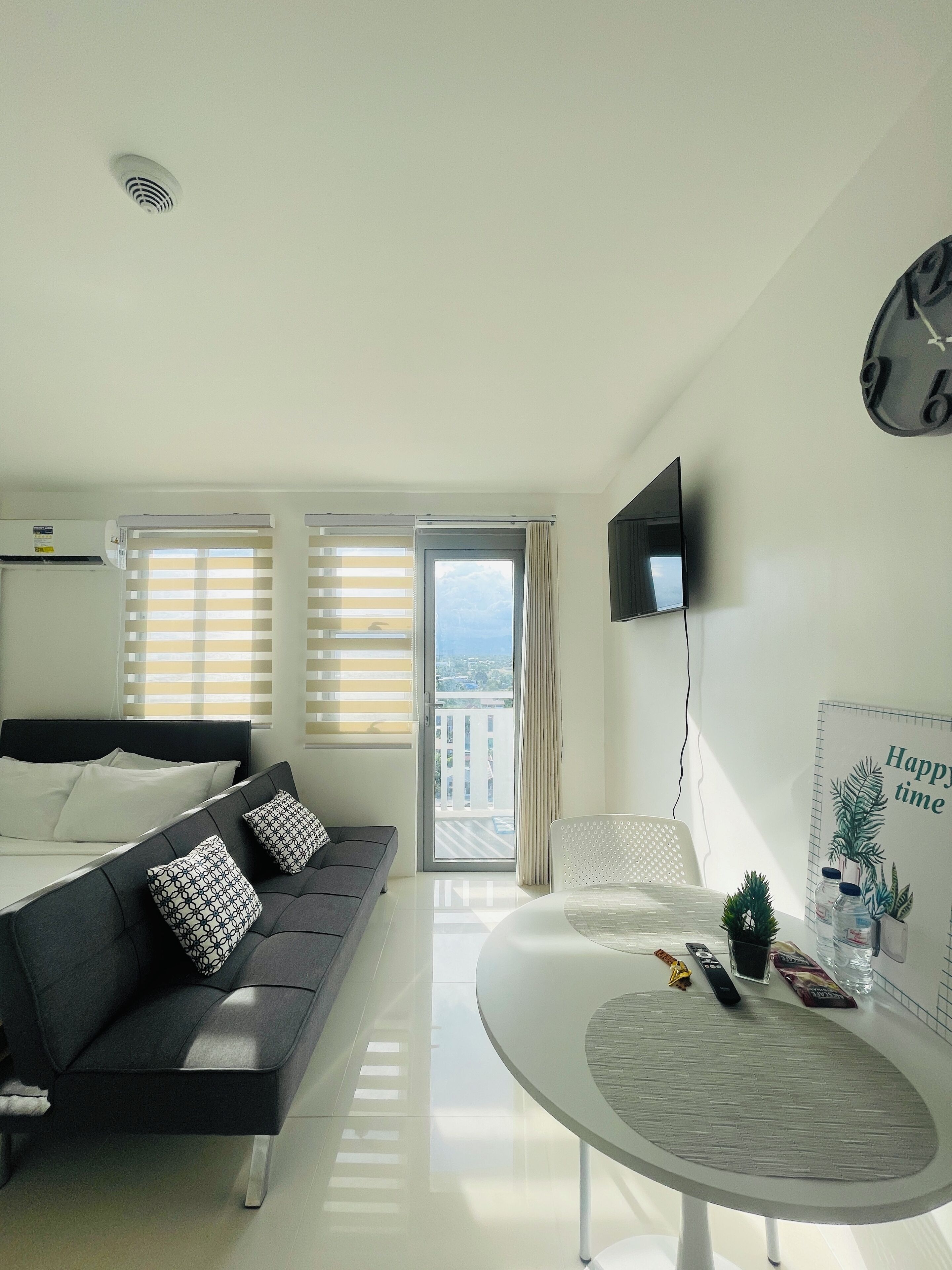 Deluxe Studio, Non Smoking, Balcony | Living area | 32-inch Smart TV with digital channels