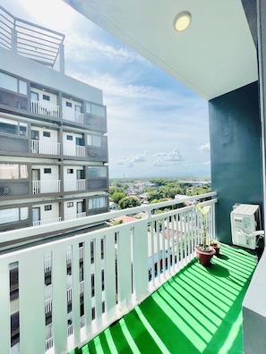 Signature Studio, Multiple Beds, Pool Access, Poolside | Balcony