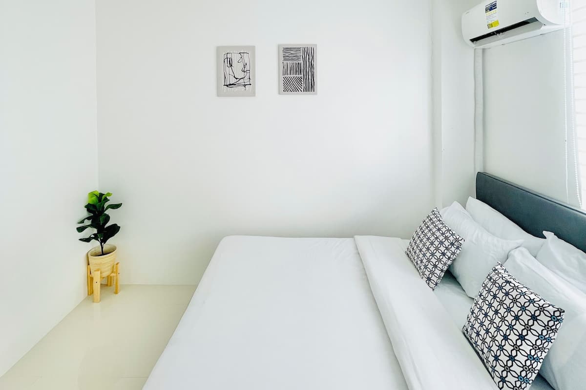 豪華開放式客房, 非吸煙房, 陽台 | 起居區 | 32-吋智慧型電視,提供數位頻道