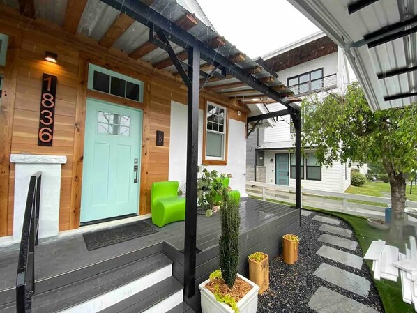 Exterior detail - This apartment is a 1 bedroom(s), 1 bathrooms, located in Atlanta, GA. (Atlanta)