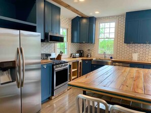 Fridge, microwave, stovetop, dishwasher - This apartment is a 1 bedroom(s), 1 bathrooms, located in Atlanta, GA. (Atlanta)