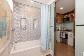 Refrigerador, microondas, parrilla de estufa y lavavajillas