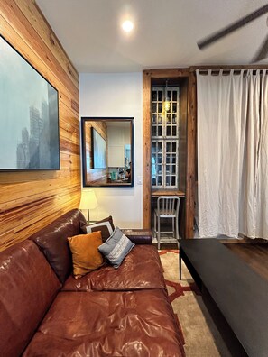 TV - This apartment is a 1 bedroom(s), 1 bathrooms, located in Atlanta, GA. (Atlanta)