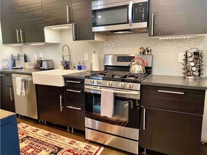 冷蔵庫、電子レンジ、コンロ、食器洗い機