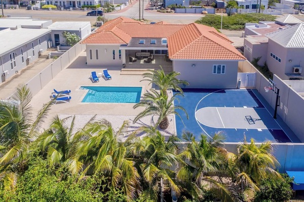 Welcome to Villa Camila – Modern design with tropical flair