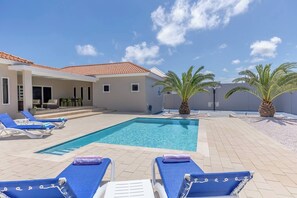 Pool - Villa Camila | Pool & Basketball Court by Lucha (Noord)