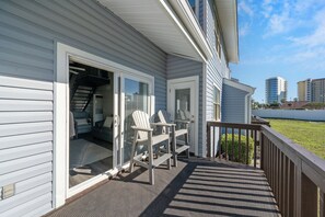 Condo com design assinado, 3 quartos, sacada, vista para o jardim | Sacada