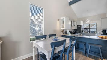 Condo Prestigio, 3 habitaciones, balcón, vista al jardín | Servicio a la habitación