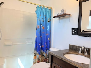 Shower, hair dryer, towels, soap - Seaside Solace - Quiet, Peaceful, Island Escape (Freeport)