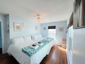 2 bedrooms, WiFi, bed sheets - Seaside Solace - Quiet, Peaceful, Island Escape (Freeport)