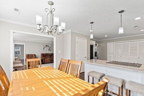 Dining - 4 bed/2 bath across from Sand Mountain Park (Albertville)