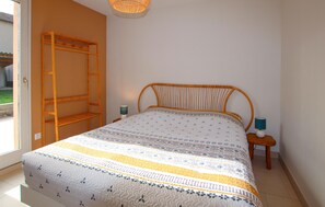 2 bedrooms, travel cot, free WiFi, bed sheets - 2 bedroom amazing home in Jaujac (Jaujac)