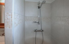 Shower - 2 bedroom amazing home in Jaujac (Jaujac)
