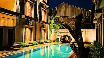 Kolam renang outdoor