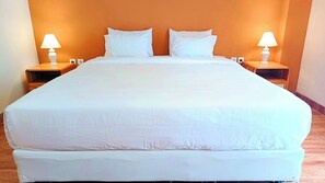 Deluxe Double Room, 1 King Bed, Pool Access, Pool View - PLUM Dreamscape Bhagia Malioboro (Yogyakarta)