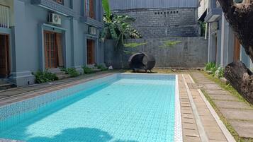 Kolam renang terbuka