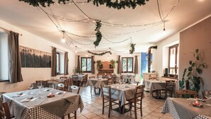 Restaurant - Forest Camp Val di Gresta (Ronzo-Chienis)