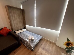 1 bedroom, iron/ironing board, WiFi (free), bed sheets