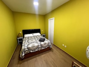 1 camera, ferro/asse da stiro, Wi-Fi, lenzuola