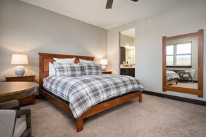 3 chambres, bureau, fer et planche à repasser, lit parapluie