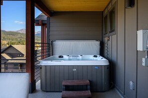 Outdoor spa tub - Downtown Villa 155 I Private Hot Tub I Great Views I Bunk Room I Discounted Attractions (Winter Park)