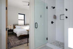 Shower, eco-friendly toiletries, hair dryer, towels - Downtown Villa 155 I Private Hot Tub I Great Views I Bunk Room I Discounted Attractions (Winter Park)