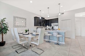 Dining - Family townhome near Disney w/ resort access (Davenport)