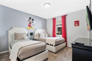 2 dormitoris, planxa i posts de planxar, un bressol de viatge i wifi 