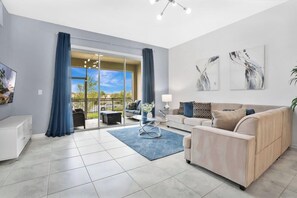 TV, offices - Modern Champions Gate Home Near Parks (Davenport)