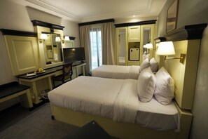4 bedrooms, iron/ironing board, bed sheets