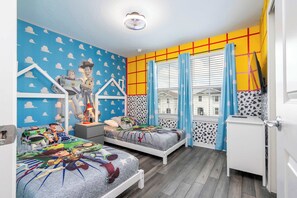 5 bedrooms, desk, iron/ironing board, WiFi